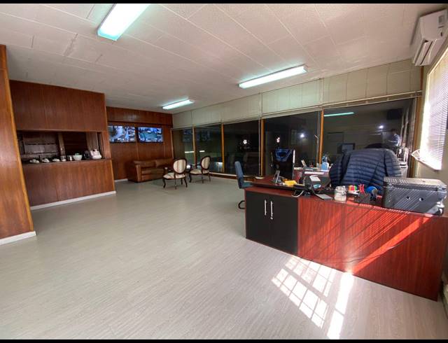 3,300M² WAREHOUSE FOR SALE IN GERMISTON CENTRAL